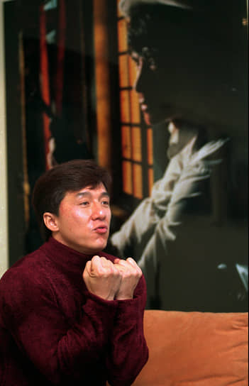 Потребовалось еще десять лет, прежде чем Джеки Чан покорил Голливуд: случилось это в 1995 году после выхода картины «Разборка в Бронксе». За ней последовали блокбастеры «Кто я?» (1998), «Час Пик» (1998) и «Шанхайский полдень» (2000)