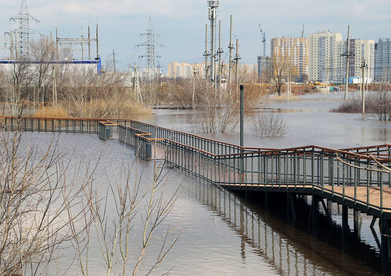 Затопленный мост в Оренбурге
