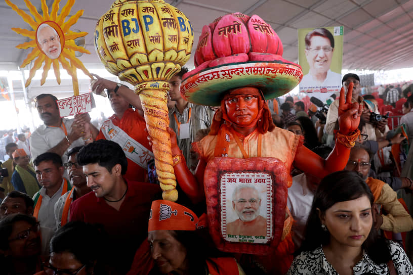 Сторонники премьер-министра Нарендры Моди на предвыборном митинге в городе Мируте (Мератхе), штат Уттар-Прадеш (март 2024 года)