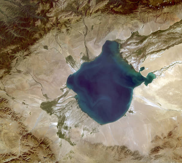 &lt;b> Озеро Убсу-Нур в России (Республика Тыва) и Монголии &lt;/b>
&lt;br>Входит в состав бассейна Убсу-Нур, внесенного в список объектов Всемирного наследия ЮНЕСКО в 2003 году
