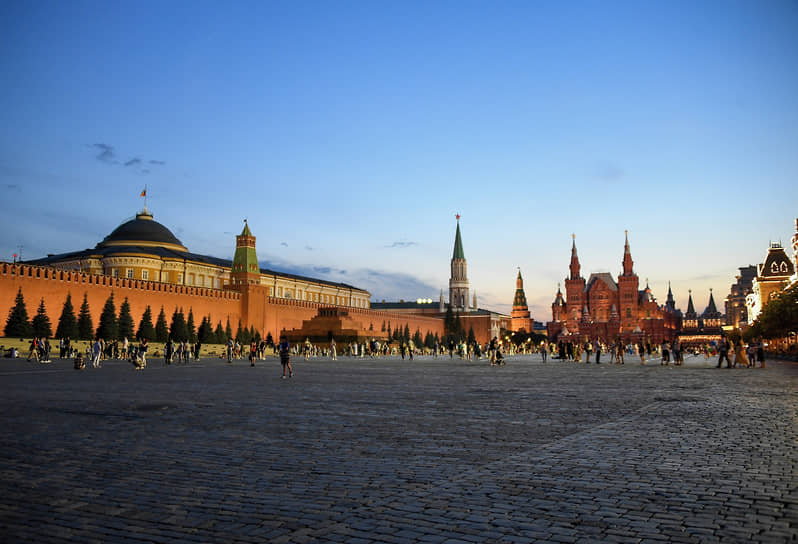 &lt;b>Красная площадь в Москве и связанная с ней группа памятников&lt;/b>
&lt;br> Время появления: конец XV века. Внесена в список Всемирного наследия ЮНЕСКО в 1990 году

