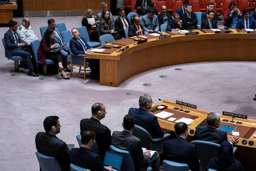 Члены Совета Безопасности ООН на совещании по ситуации на Ближнем Востоке в штаб-квартире в Нью-Йорке