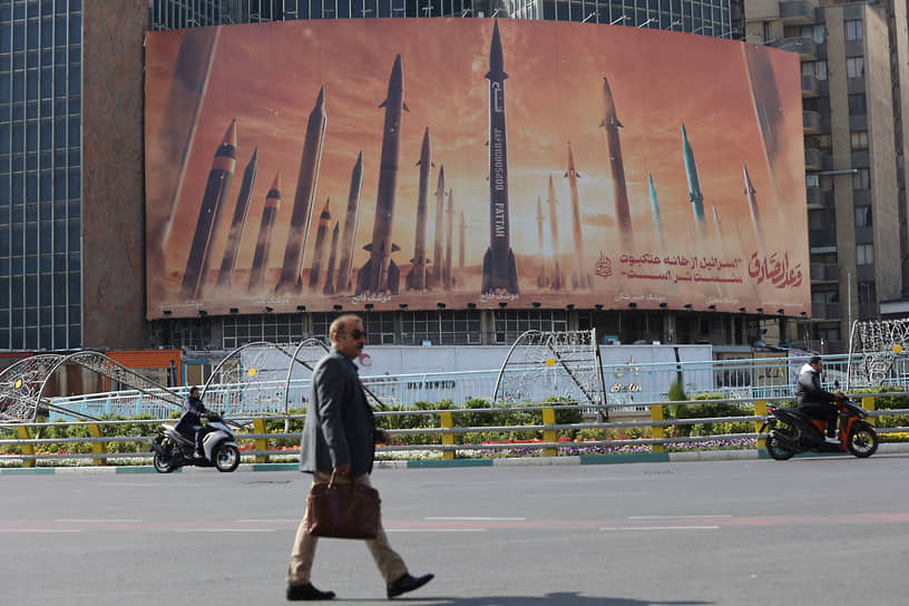 Билборд с ракетами. Тегеран, 15 апреля 2024 года