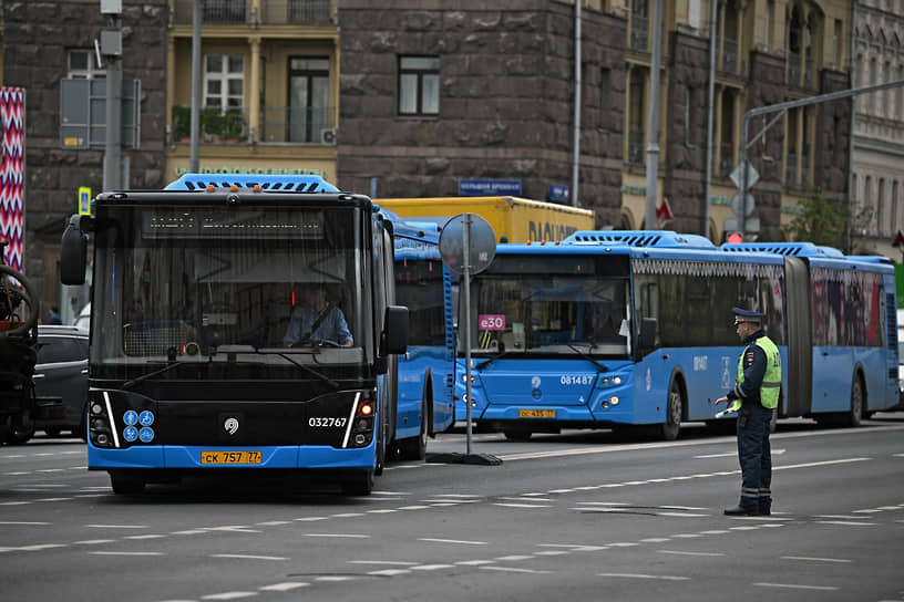 Сегодня на маршрутах Москвы работают такие модели автобусов, как ЛиАЗ-5292 и его удлиненная версия с гармошкой ЛиАЗ-6213, МАЗ-203, НефАЗ-5299 (от КамАЗа), а также укороченные ЛиАЗ-4292 и МАЗ-206