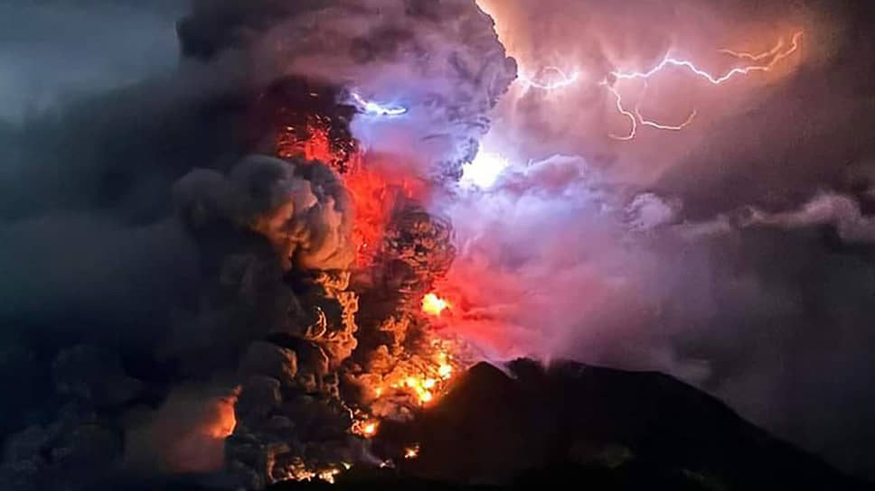 Извержение вулкана в Индонезии
