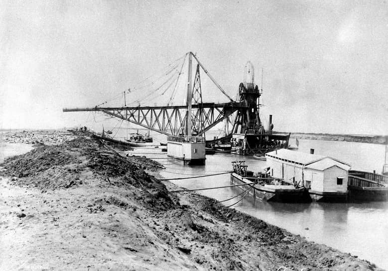 США купили землю в 1904 году за $40 млн и приступили к завершению строительства канала длиной 80 километров в период с 1904 по 1914 годы