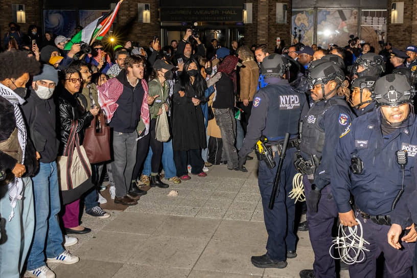 22 апреля полиция разогнала протестующих в Нью-Йоркском университете 