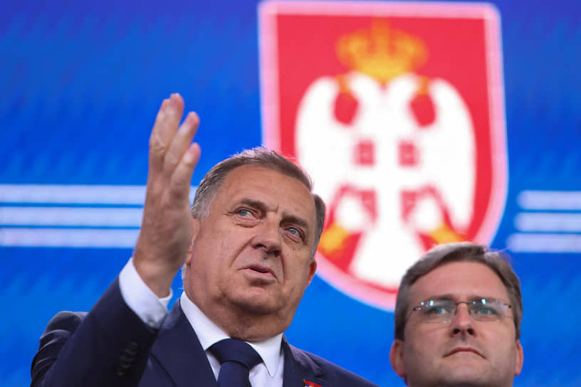 Президент Республики Сербской в составе БиГ Милорад Додик  (слева) 