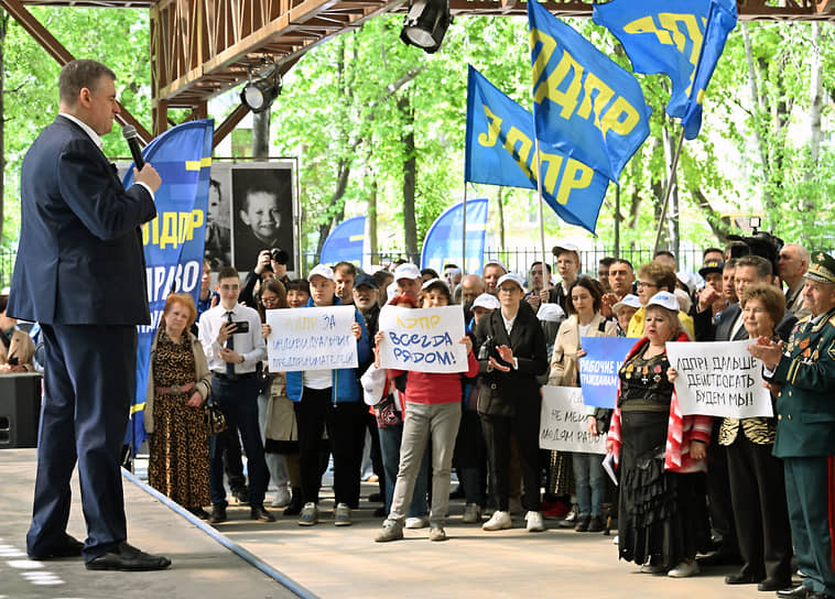 Председатель ЛДПР Леонид Слуцкий на торжественном митинге