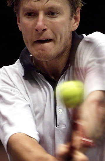 В финальных раундах он обыграл двух британских теннисистов из топ-10: в полуфинале 9-го в мире Грега Руседски (7:5, 7:6 (8:6)), а в финале 7-го — Тима Хенмена (6:2, 7:6 (7:3))