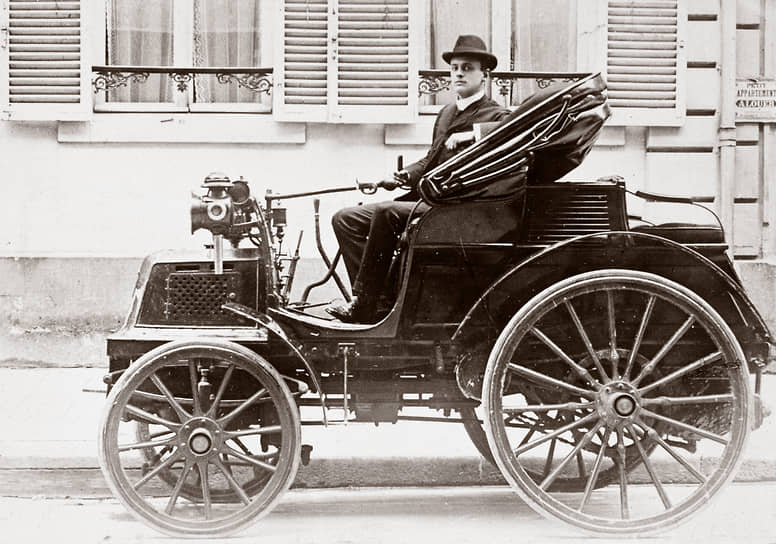 Чарльз Роллс на автомобиле, на котором он выиграл гонку Париж-Марсель в 1898 году