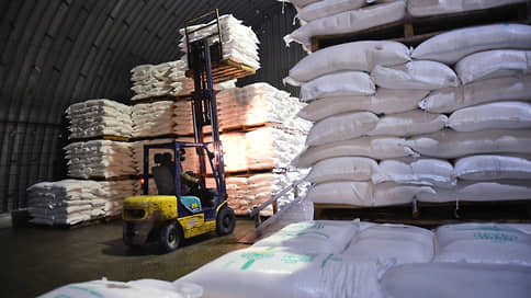 Сахару снижают цены // Его экспорт из России ограничен до сентября