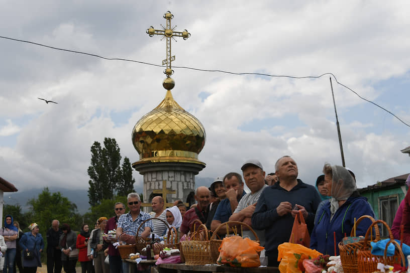 Освящение куличей в храме святых Царственных Страстотерпцев в Крыму