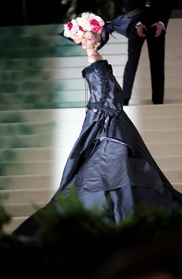 Актриса Зендая в Givenchy и Alexander McQueen