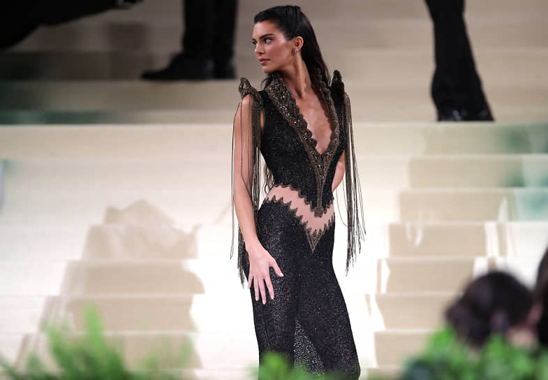 Модель Кендалл Дженнер в Givenchy Couture