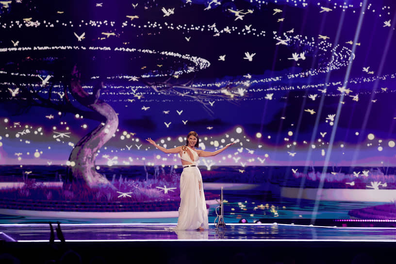 Молдавская певица Наталья Барбу, исполнившая композицию «In The Middle», выбыла из конкурса. В 2007 году она уже участвовала в «Евровидении» и заняла тогда 10 место