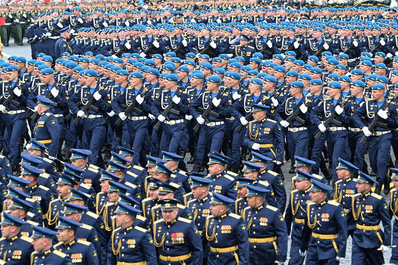 Парадные расчеты военнослужащих на Красной площади