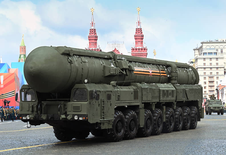 Ракетный комплекс «Ярс» на военном параде в Москве