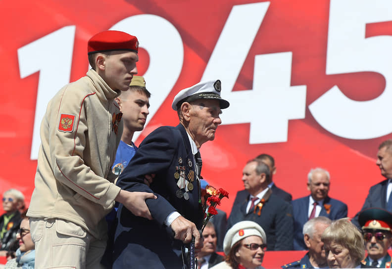 Ветеран Великой Отечественной войны на параде в Волгограде