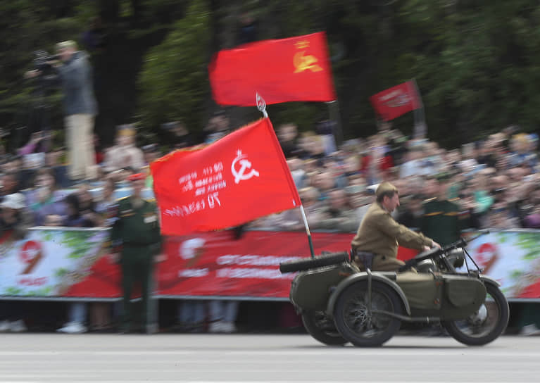 В Волгограде парад Победы состоялся на площади Павших борцов