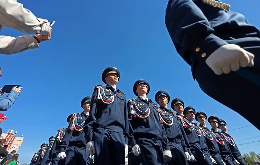 Участники военного парада в Барнауле