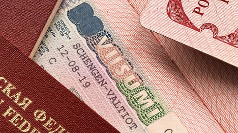 Российский паспорт сравняли с турецким // В рейтинге паспортов мира от Henley & Partners