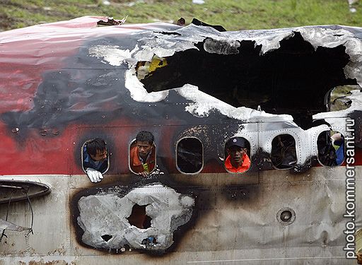 16.09.2007 При посадке на острове Пхукет в Тайланде разбился самолет MD-82 