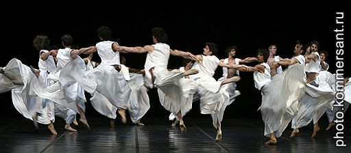 22.11.2007 В одной из швейцарских клиник в возрасте 80-ти лет скончался французский хореограф Морис Бежар