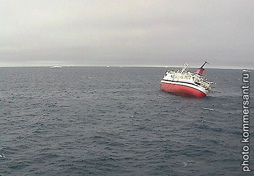 23.11.2007 В Антарктическом океане получил пробоину круизный лайнер Explorer