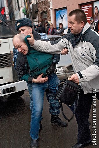 24.11.2007 В Москве прошел &quot;Марш несогласных&quot;, в котором приняли участие более 2 тыс. человек. В ходе марша было задержано несколько десятков протестующих, в их числе лидер ОГФ Гарри Каспаров