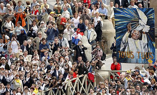 2.04.2008 Папа Бенедикт XVI отсужил мессу по поводу третьей годовщины смерти Иоанна Павла II