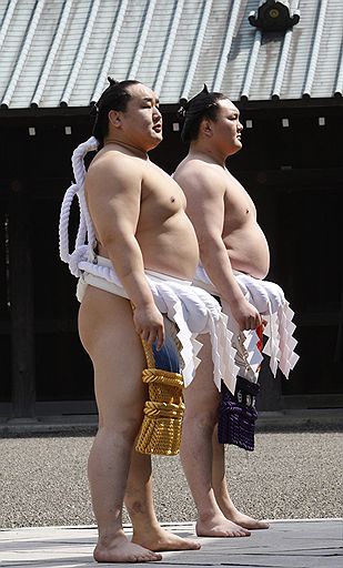 04.04.2008 В Токио прошел ежегодный турнир по сумо, участие в котором приняли более 200 борцов