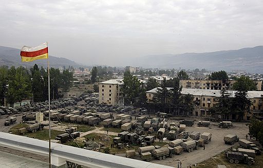 Южная Осетия, Цхинвали. В ночь на 8 августа в Южной Осетии началась война. Почти сутки Цхинвали бомбила грузинская авиация и артиллерия. К середине дня, когда Цхинвали превратился в руины, в непризнанную республику были введены российские войска