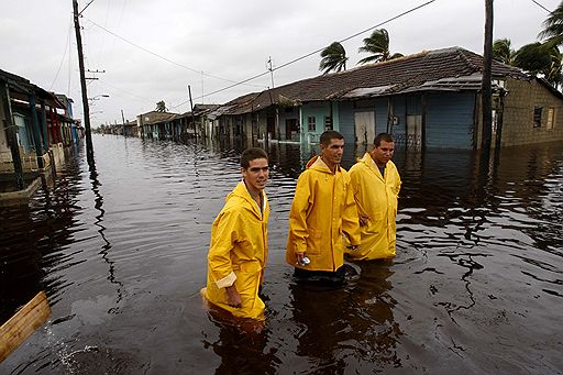 10.09.2008 На Кубе ураганы &quot;Густав&quot; и &quot;Айк&quot; разрушили более 340 тыс домов 