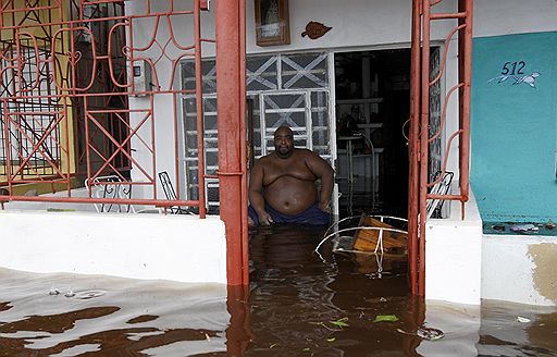 10.09.2008 На Кубе ураганы &quot;Густав&quot; и &quot;Айк&quot; разрушили более 340 тыс домов 