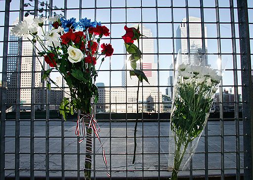 11 сентября в Нью-Йорке прошла траурная церемония на месте башен-близнецов, где семь лет назад в результате теракта погибли 3 тыс. человек