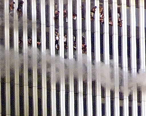 11 сентября в Нью-Йорке прошла траурная церемония на месте башен-близнецов, где семь лет назад в результате теракта погибли 3 тыс. человек