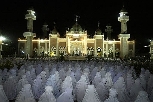 Во всем мире мусульмане придерживаются строго поста во время священного месяца Рамадан
