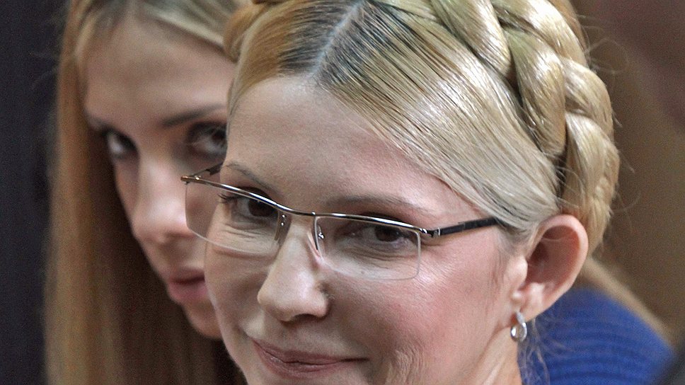 Юлия Тимошенко с дочерью Евгенией во время заседания Печерского районного суда Киева (фото из архива)