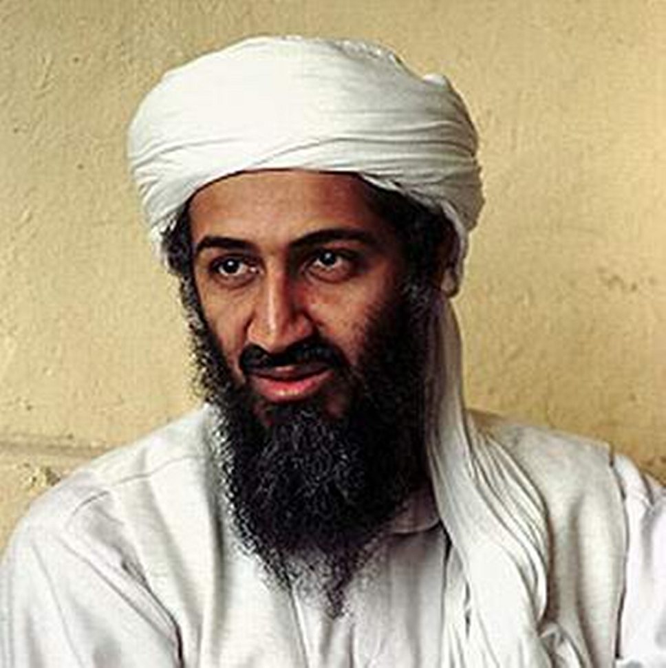 2001 год. 24 члена семьи Усамы бен Ладена воздушным путем покидают территорию США под опекой ФБР. В эти дни закрыты все аэропорты страны по причине террористического акта 11 сентября 2001 года
