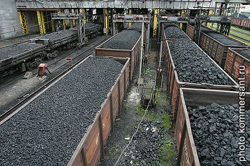 Погрузка Кузбасского угля в железнодорожные вагоны, для отправки потребителям