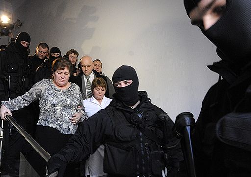 Маски-шоу в «Нафтогазе», устроенные силами спецназа СБУ, стали очередным раундом борьбы за власть между президентом и премьером Украины 