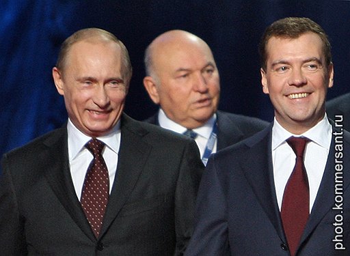 Владимир Путин и Дмитрий Медведев больше не видят Юрия Лужкова мэром столицы