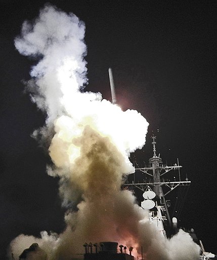 На первом этапе операции &quot;Одиссея. Рассвет&quot; силы коалиции уничтожили в Ливии 20 из 22 намеченных целей (на фото — запуск крылатой ракеты Tomahawk с эсминца ВМС США Barry) 