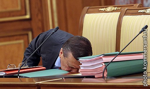 Урожай российских полей, требующий все большей поддержки первого вице-премьера Виктора Зубкова, в 2011 году будет уже отчетливо пахнуть свежеотпечатанными рублями
