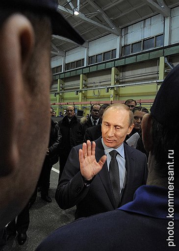 Обеспокоенность премьера Путина ситуацией в Ливии подействовала на рабочих Воткинского завода успокаивающе