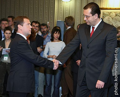 Президент России Дмитрий Медведев (слева) и лидер Демократической партии Молдавии Мариан Лупу (справа)
