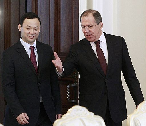 Министр иностранных дел республики Кыргызстан Руслан Казакбаев и министр иностранных дел России Сергей Лавров