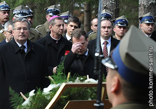 Бронислав Коморовский и Дмитрий Медведев почтили память погибших поляков