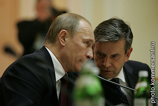 Председатель Правительства России Владимир Путин (слева) и Чрезвычайный и Полномочный посол Российской Федерации в Украине Михаил Зурабов